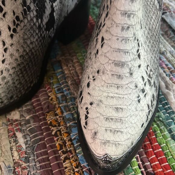 Jeffrey Campbell Black and White Snakeskin Ankle Booties Size 9 - Picture 11 of 16
